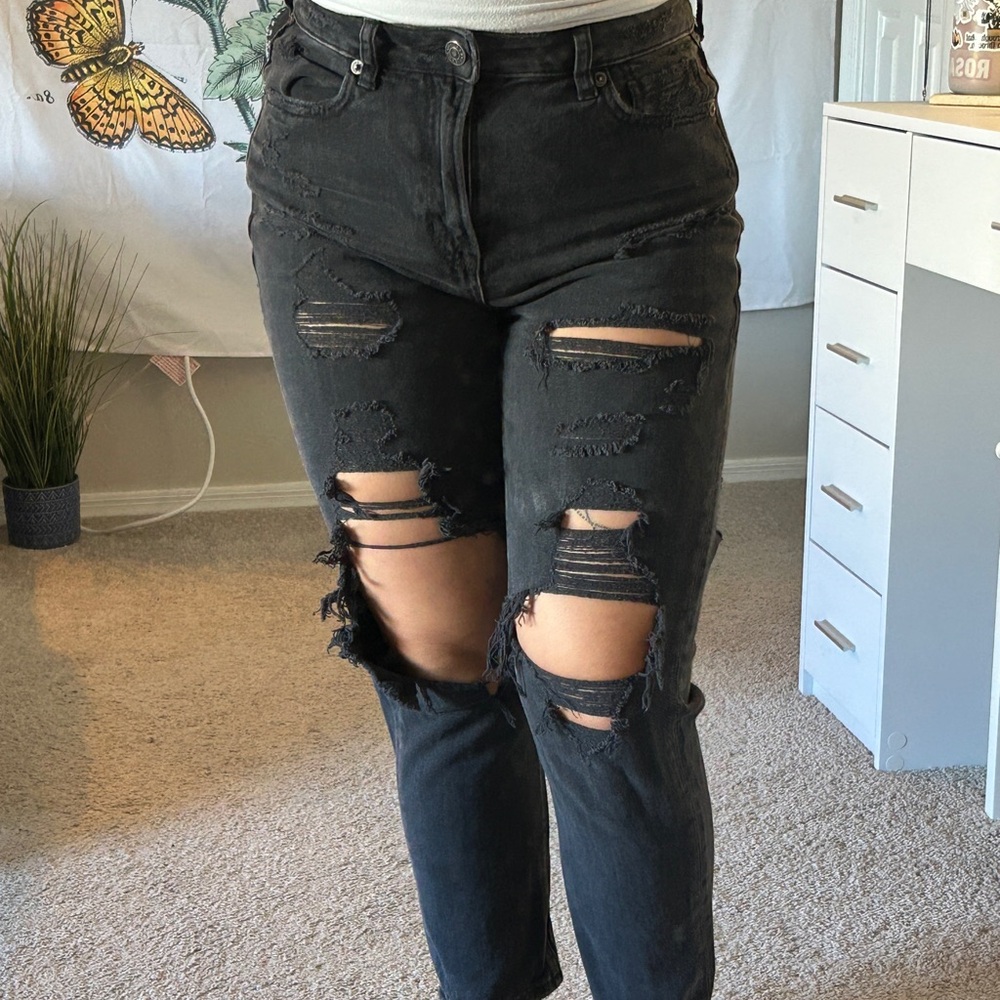 American Eagle Distressed Mom Jean